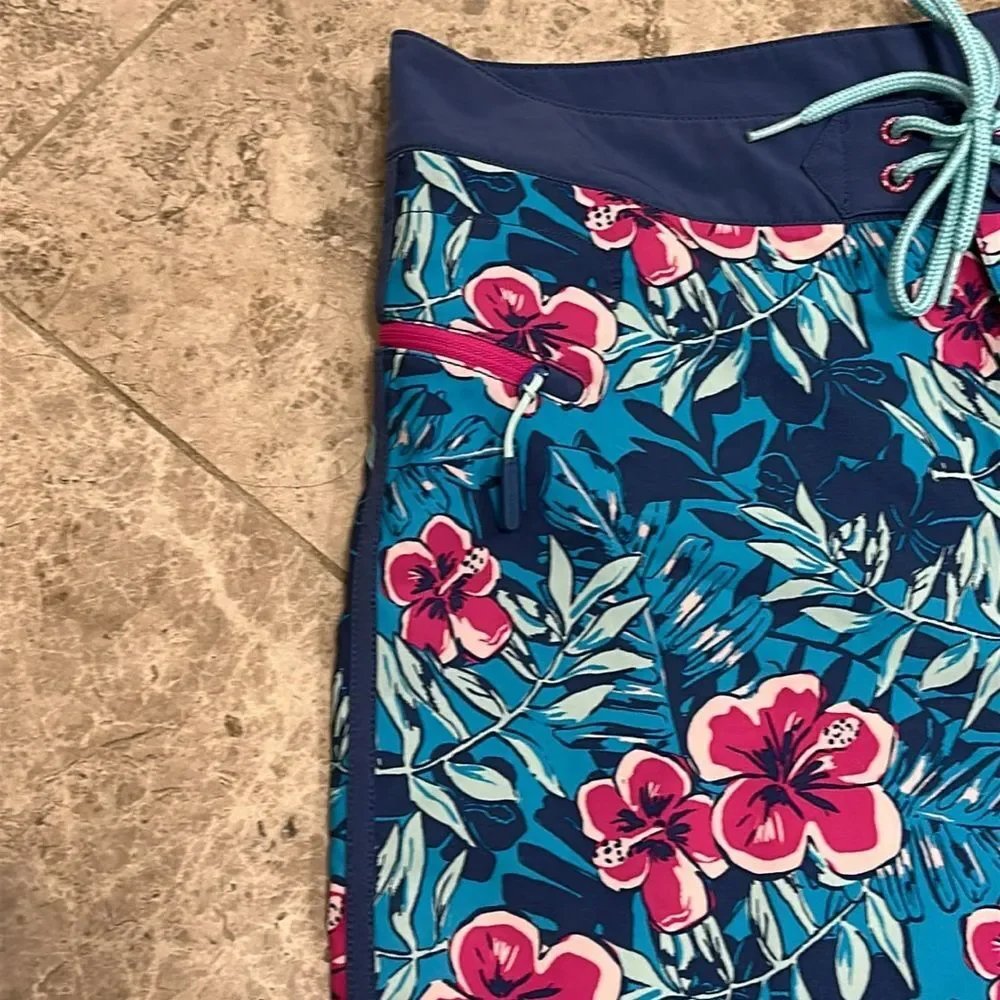 Vineyard Vine Hibiscus Men’s 9” Board Short Size 30